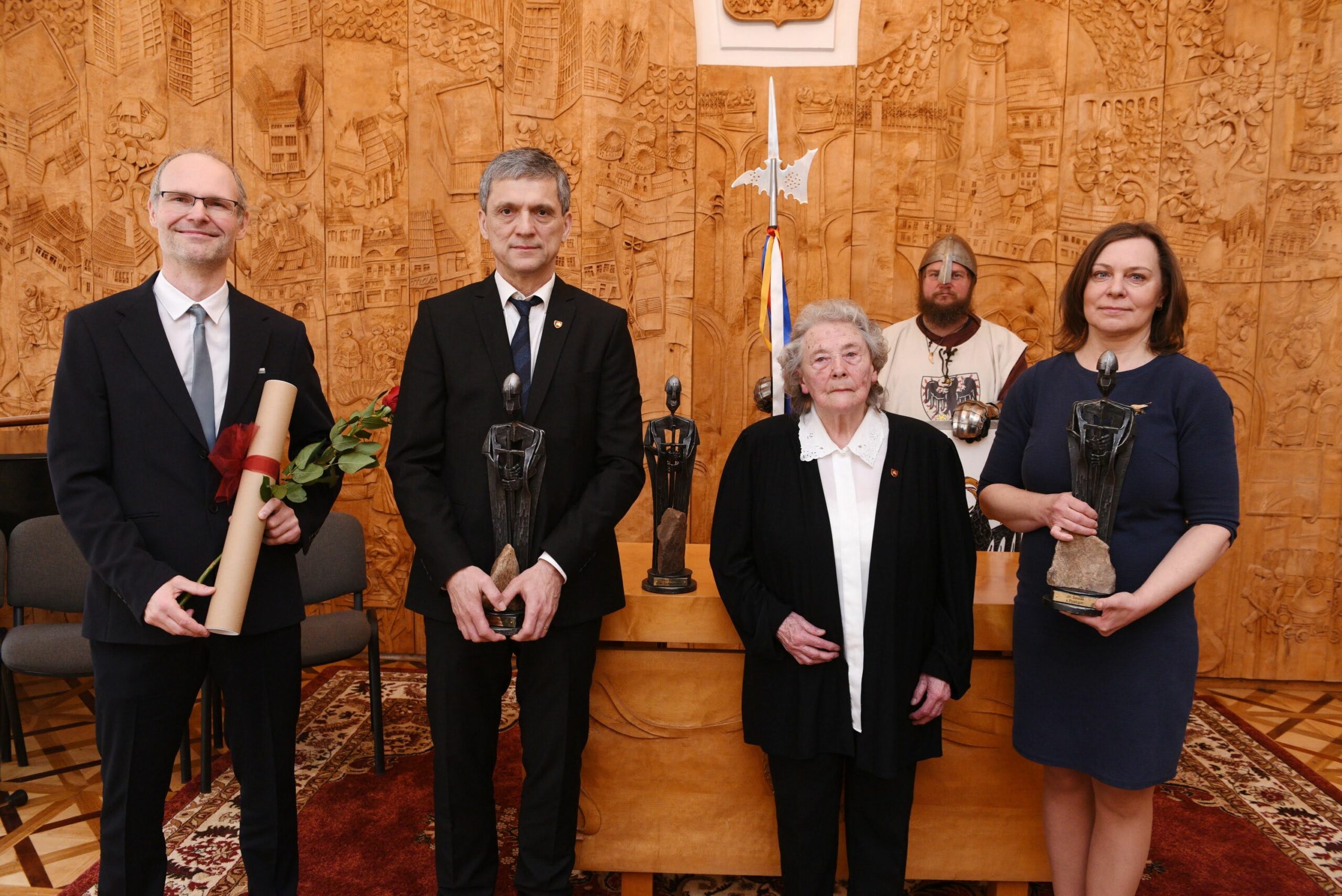 Noví držitelé ocenění. Zleva: Jindřich Nusek, Pavel Hoza, Věra Kapková a Jiří Šesták, za kterého cenu přebrala dcera (foto: Jakub Joachim).